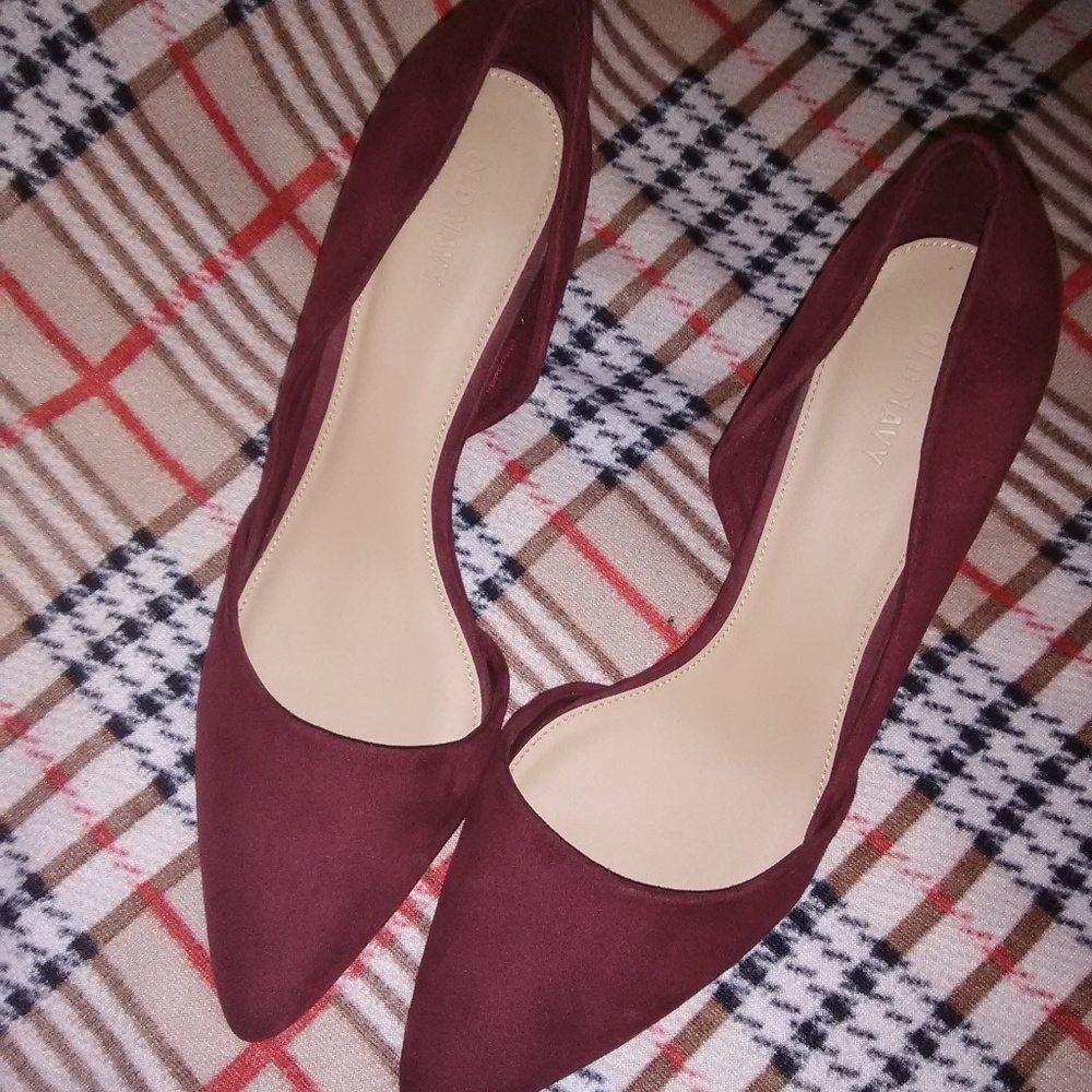 Like New Old Navy Burgundy Suede Heels size 10